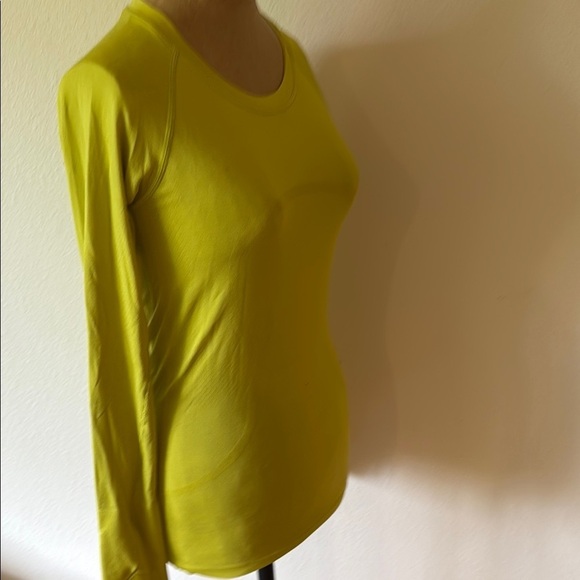 Lululemon sz 4 Run Swiftly neon yellow Long Sleeve Top, great pre owned cond - Picture 6 of 6